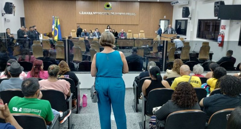 Trabalhadoras e trabalhadores em educação de Porto Velho se unem em paralisação na Câmara Municipal